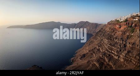 Vue de Fira à la caldeira de Santorin, Santorin, Cyclades, Mer Egéé, Mer méditerranée, Grèce, Europe Banque D'Images