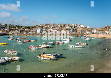 Port de pêche de Saint-Ives, vue depuis Smeatons Pier, Cornwall, Angleterre, Royaume-Uni Banque D'Images