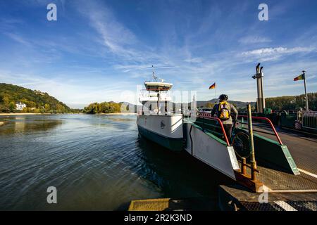 Ferry Siebengebirge sous le Rolandsbogen, Remagen, district d'Ahrweiler, Rhénanie-Palatinat, Allemagne Banque D'Images