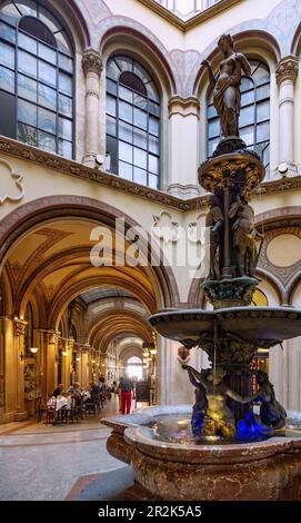 Vienne, Palais Ferstel, Donaunenbrunnen, Ferstel passage, café Central Banque D'Images