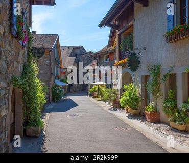 Allée en Yvoire, département de haute-Savoie, Auvergne-Rhône-Alpes, France Banque D'Images