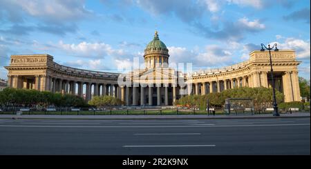 SAINT-PÉTERSBOURG, RUSSIE - 13 MAI 2023 : vue sur l'ancienne cathédrale de l'icône Kazan de la mère de Dieu (cathédrale Kazansky) le matin de mai Banque D'Images