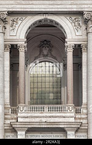 Façade à la basilique de San Giovanni à Laterano Rome Italie Banque D'Images