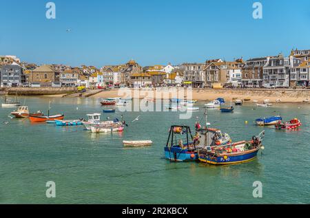 Port de pêche de Saint-Ives, vue depuis Smeatons Pier, Cornwall, Angleterre, Royaume-Uni Banque D'Images