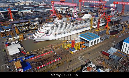 (230520) -- SHANGHAI, 20 mai 2023 (Xinhua) -- cette photo de fichier prise en décembre 2022 montre 'Adora Magic City' à Shanghai, en Chine orientale. POUR ALLER AVEC 'la Chine dévoile le nom du premier grand navire de croisière de construction nationale" (China State Shipbuilding Corporation Cruise Technology Development Co., Ltd /Document via Xinhua) Banque D'Images