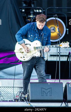 Ferrara Italie. 18 mai 2023. Le chanteur/compositeur et acteur anglais SAM FENDER se produit en direct sur scène au Parco Urbano G. Bassani, ouvrant le spectacle de Bruce Springsteen et du E Street Band. Banque D'Images