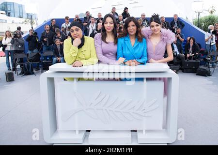 Cannes, France. 20th mai 2023. Olfa Hamrouni, Eya Chikhaoui, Kaouther Ben Hania et Tayssir Chikhaoui assistant au Photocall les filles d'Olfa (quatre filles) dans le cadre du Festival de Cannes 76th à Cannes, en France, sur 20 mai 2023. Photo d'Aurore Marechal/ABACAPRESS.COM crédit: Abaca Press/Alay Live News Banque D'Images