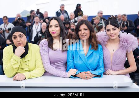 Cannes, France. 20th mai 2023. Olfa Hamrouni, Eya Chikhaoui, Kaouther Ben Hania et Tayssir Chikhaoui assistant au Photocall les filles d'Olfa (quatre filles) dans le cadre du Festival de Cannes 76th à Cannes, en France, sur 20 mai 2023. Photo d'Aurore Marechal/ABACAPRESS.COM crédit: Abaca Press/Alay Live News Banque D'Images