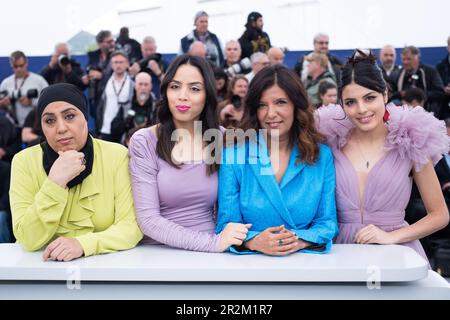 Cannes, France. 20th mai 2023. Olfa Hamrouni, Eya Chikhaoui, Kaouther Ben Hania et Tayssir Chikhaoui assistant au Photocall les filles d'Olfa (quatre filles) dans le cadre du Festival de Cannes 76th à Cannes, en France, sur 20 mai 2023. Photo d'Aurore Marechal/ABACAPRESS.COM crédit: Abaca Press/Alay Live News Banque D'Images