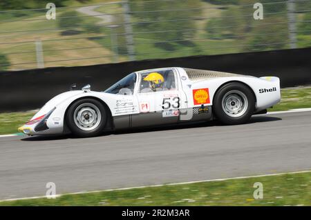 Mugello Historic Classic 25 avril 2014: PORSCHE 906 1966 driben par Pierre PERRET, pendant la pratique sur le circuit de Mugello, Italie. Banque D'Images