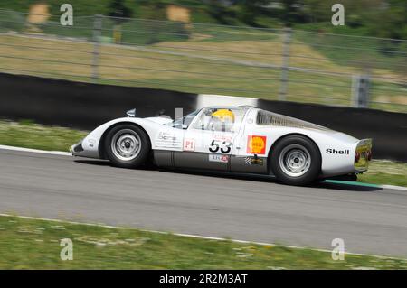 Mugello Historic Classic 25 avril 2014: PORSCHE 906 1966 driben par Pierre PERRET, pendant la pratique sur le circuit de Mugello, Italie. Banque D'Images