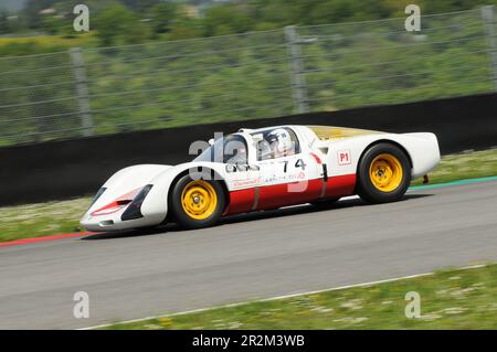 Mugello Historic Classic 25 avril 2014: PORSCHE 906 1966 conduit par Gerald FELLNER, pendant la pratique sur le circuit de Mugello, Italie. Banque D'Images