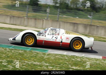 Mugello Historic Classic 25 avril 2014: PORSCHE 906 1966 conduit par Gerald FELLNER, pendant la pratique sur le circuit de Mugello, Italie. Banque D'Images