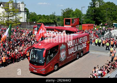 Liverpool, Royaume-Uni. 20th mai 2023. Le bus de l'équipe de Liverpool arrive devant le match de la Premier League à Anfield, Liverpool. Crédit photo à lire: Gary Oakley/Sportimage crédit: Sportimage Ltd/Alay Live News Banque D'Images