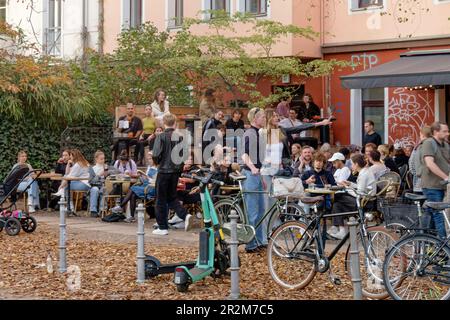 Café la Maison am Landwehrkanal, Paul-Lincke-Ufer, Kreuzberg, Berlin Banque D'Images