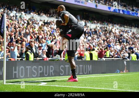 Yoane Wissa, du FC Brentford, célèbre le troisième but de Brentfords lors du match de la Premier League entre Tottenham Hring otspur et Brentford au Tottenham Hotspur Stadium, Londres, Angleterre, le 20 mai 2023. Photo de Phil Hutchinson. Utilisation éditoriale uniquement, licence requise pour une utilisation commerciale. Aucune utilisation dans les Paris, les jeux ou les publications d'un seul club/ligue/joueur. Crédit : UK Sports pics Ltd/Alay Live News Banque D'Images