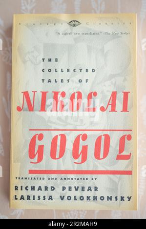 Calgary, Alberta - 19 mai 2023 : les contes recueillis de Nikolai Gogol. Banque D'Images