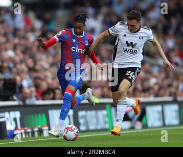 Craven Cottage, Fulham, Londres, Royaume-Uni. 20th mai 2023. Premier League football, Fulham versus Crystal Palace; Michael Olise de Crystal Palace et Joao Palhinha de Fulham concourent pour le ballon Credit: Action plus Sports/Alamy Live News Banque D'Images