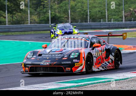 Porsche 911 GT3 R (992) l'équipe CLRT de Clément Mateu, Steven Palette et Hugo Chevalier conduit pendant le Fanatec GT World Challenge Europe Monza à l'Autodromo Nazionale Monza. Banque D'Images