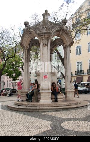 Fontaine à boire à Praca de Carmo, Bairro Alto, Lisbonne, Portugal Banque D'Images