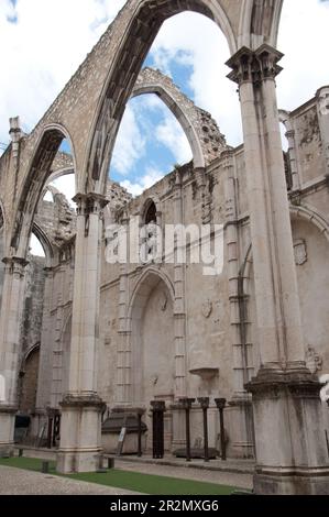 Ruines avec arcades et mur latéral, Couvent Carmo, Bairro Alto, Lisbonne, Portugal Banque D'Images