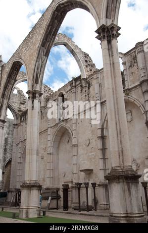 Ruines avec arcades et mur latéral, Couvent Carmo, Bairro Alto, Lisbonne, Portugal Banque D'Images