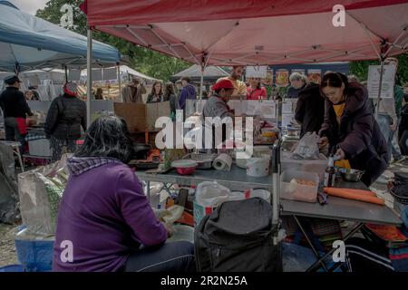 20 mai 2023, Berlin, Allemagne: Les amateurs de cuisine asiatique à Berlin ont trouvé leur paradis culinaire au Thaipark Berlin sur 20 mai 2023. La communauté thaïlandaise de Berlin, en particulier les Berlinois thaïlandais, a joué un rôle important dans l'établissement de ce phénomène culinaire. Ce qui a commencé comme des réunions informelles entre les familles a progressivement évolué vers un marché de la nourriture de rue renommé qui a dépassé les frontières du quartier de Charlottenburg-Wilmersdorf. Ce marché animé, célèbre comme le plus grand centre d'Allemagne pour la cuisine thaïlandaise authentique, est devenu une destination appréciée des habitants et Banque D'Images