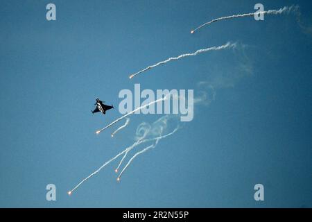 Caslav, République tchèque. 20th mai 2023. 21st la base aérienne tactique Caslav en République tchèque ouvrira ses portes sur 20 mai 2023, pour montrer au public l'avion et les capacités des forces armées tchèques. Sur la photo JAS-39 Gripen pendant la journée portes ouvertes de la base aérienne de Caslav sur 20 mai 2023. (Credit image: © Slavek Ruta/ZUMA Press Wire) USAGE ÉDITORIAL SEULEMENT! Non destiné À un usage commercial ! Banque D'Images