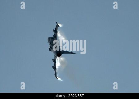 Caslav, République tchèque. 20th mai 2023. 21st la base aérienne tactique Caslav en République tchèque ouvrira ses portes sur 20 mai 2023, pour montrer au public l'avion et les capacités des forces armées tchèques. Sur la photo JAS-39 Gripen pendant la journée portes ouvertes de la base aérienne de Caslav sur 20 mai 2023. (Credit image: © Slavek Ruta/ZUMA Press Wire) USAGE ÉDITORIAL SEULEMENT! Non destiné À un usage commercial ! Banque D'Images