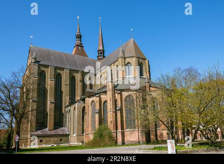 Église Sainte-Marie à Rostock le jour du soleil au printemps Banque D'Images