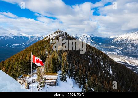 Vues panoramiques en hiver depuis le sommet de la télécabine du mont Sulphur dans le parc national Banff, Alberta Canada Banque D'Images