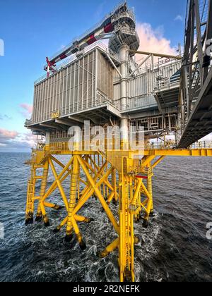 La sous-station offshore sur le parc éolien Hollandse Kust Zuid (HKZ). Banque D'Images