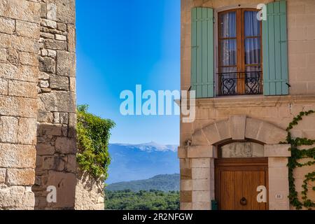 Vue sur le Mont Ventoux, Venasque, Luberon, Vaucluse dans la région Provence-Alpes-Côte d'Azur, Provence, France Banque D'Images