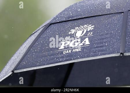 Rochester, États-Unis. 20th mai 2023. Un parapluie est présenté lors du troisième tour du championnat PGA 2023 au Oak Hill Country Club de Rochester, New York, samedi, 20 mai 2023. Photo par Aaron Josefczyk/UPI crédit: UPI/Alay Live News Banque D'Images
