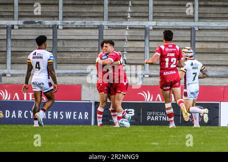 Les couches de Salford Red Devils célèbrent le sixième tour de la coupe du défi Betfred entre Salford Red Devils et Huddersfield Giants au stade AJ Bell, Eccles, le samedi 20th mai 2023. (Photo : Ian Charles | INFORMATIONS MI) Credit: INFORMATIONS MI & Sport /Alamy Live News Banque D'Images