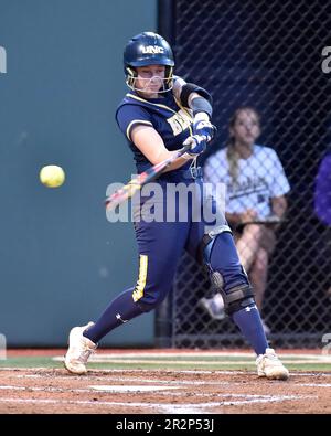 19 mai 2023 : = pendant le match régional de softball NCAA entre les ours du Colorado du N. et les Huskies de Washington au stade de softball Husky à Seattle, en Australie occidentale. Washington défait N. Colorado 10-2. Steve Faber/CSM Banque D'Images