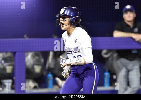 19 mai 2023 : = pendant le match régional de softball NCAA entre les ours du Colorado du N. et les Huskies de Washington au stade de softball Husky à Seattle, en Australie occidentale. Washington défait N. Colorado 10-2. Steve Faber/CSM Banque D'Images