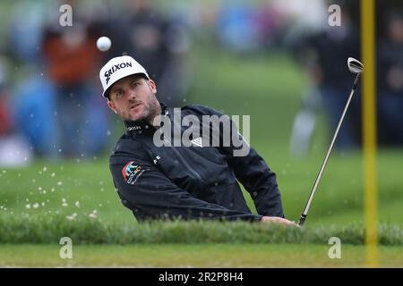 Rochester, Etats-Unis. 20th mai 2023. Taylor Pendrith, du Canada, frappe son bunker sur le 7th trous lors de la troisième manche du championnat PGA 2023 au Oak Hill Country Club de Rochester, New York, samedi, 20 mai 2023. Photo par Aaron Josefczyk/UPI crédit: UPI/Alay Live News Banque D'Images