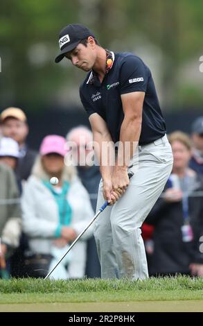 Rochester, Etats-Unis. 20th mai 2023. Viktor Hovland, de Norvège, passe au green 7th lors du troisième tour du championnat PGA 2023 au Oak Hill Country Club de Rochester, New York, samedi, 20 mai 2023. Photo par Aaron Josefczyk/UPI crédit: UPI/Alay Live News Banque D'Images