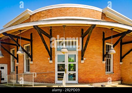 Le dépôt de train de la gare Union de Gulfport est représenté, 13 mai 2023, à Gulfport, Mississippi. La gare a été construite en 1904. Banque D'Images