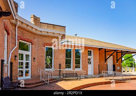 Le dépôt de train de la gare Union de Gulfport est représenté, 13 mai 2023, à Gulfport, Mississippi. La gare a été construite en 1904. Banque D'Images