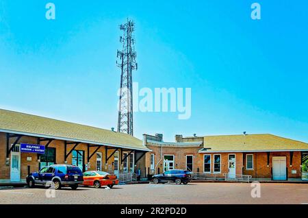 Le dépôt de train de la gare Union de Gulfport est représenté, 13 mai 2023, à Gulfport, Mississippi. La gare a été construite en 1904. Banque D'Images