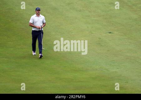 Rochester, Etats-Unis. 20th mai 2023. Brooks Kopeka, des États-Unis, descend le fairway de 18th lors du troisième tour du championnat PGA de 2023 au Oak Hill Country Club de Rochester, New York, samedi, 20 mai 2023. Photo par Aaron Josefczyk/UPI crédit: UPI/Alay Live News Banque D'Images