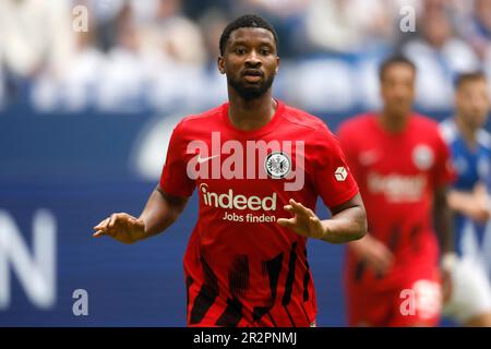 Gelsenkirchen, Allemagne, 1. Ballon de fussball Bundesliga 33. Spieltag FC Schalke 04 contre Eintracht Frankfurt 2:2 am 20. 05. 2023 in der Veltins Arena auf Schalke in Gelsenkirchen Almamy TOURE (FFM) Foto: Norbert Schmidt, Düsseldorf Banque D'Images