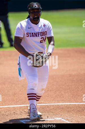 20 mai 2023 Palo Alto CA États-Unis Lanceur de Stanford/lanceur de secours NiJaree Canady (24) lance un jeu de shout pendant le jeu de softball régional de Stanford de NCAA entre Florida Gators et le Cardinal de Stanford. Stanford a battu Florida 8-0 au stade Boyd & Jill Smith Family Stadium Palo Alto Calif. Thurman James/CSM Banque D'Images