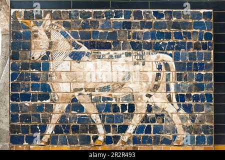 Bull (ou Unicorn), relief de la rue de procession à Babylone, brique vitrifiée, Musées d'Archéologie d'Istanbul, Istanbul, Turquie Banque D'Images