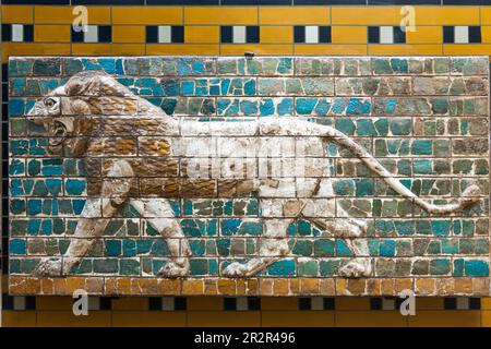 Lion, relief de 'la rue de procession' à Babylone, brique vitrifiée, Musées d'Archéologie d'Istanbul, Istanbul, Turquie Banque D'Images