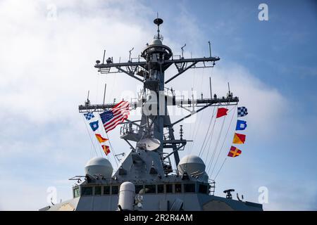 230520-N-NQ285-1048 OCÉAN ATLANTIQUE NORD (20 mai 2023) le destroyer de missile guidé de classe Arleigh Burke USS porter (DDG 78) se prépare à lancer un missile intercepteur standard missile-2 Bloc 3A lors d'un exercice de tir en direct à l'appui de l'exercice formidable Bouclier 2023, 20 mai 2023. Formidable Shield est un exercice biennal impliquant une série d'événements de tir en direct contre des cibles subsoniques, supersoniques et balistiques, intégrant plusieurs navires, avions et forces terrestres alliés travaillant dans des espaces de bataille pour produire des effets. (É.-U. Photo de la marine par le spécialiste des communications de masse 2nd classe Sawyer con Banque D'Images