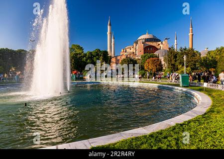 Sainte-Sophie (Aya sofia), Parc du Sultan Ahmet, quartiers historiques d'Istanbul, place Sultanahmet, Istanbul, Turquie Banque D'Images