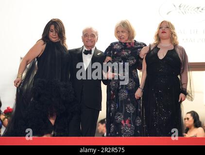 Cannes, Cannes, France. 20th mai 2023. Le réalisateur MARTIN SCORSESE, HELEN MORRIS, et la fille FRANCESA SCORSESE quittent le Palais des Festivals après que son film "les meurtriers de la Lune des fleurs" a reçu plus de neuf minutes d'ovation debout lors du festival annuel du film de Cannes 76th au Palais des Festivals sur 20 mai 2023 à Cannes, en France. (Credit image: © Alexandra Fechete/ZUMA Press Wire) USAGE ÉDITORIAL SEULEMENT! Non destiné À un usage commercial ! Banque D'Images